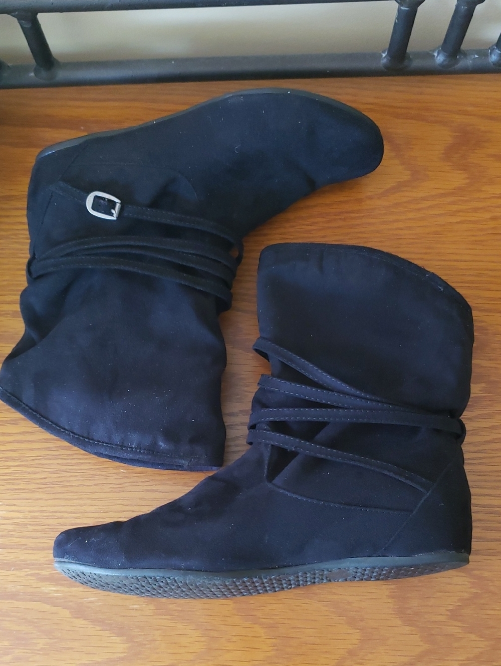 Michael Shannon Black Faux-suede Slouchy Ankle Boots with Wrap Strap Size: 7 - Picture 12 of 16